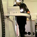 Auf einem Endlosband ist bei einer konstanten Geschwindigkeit eine bestimmte Strecke in vorgegebener Zeit zurückzulegen