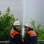 Ein fröhlicher Löschtrupp im Einsatz.