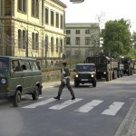 Kolonnenweise wird weiteres Material zugeführt