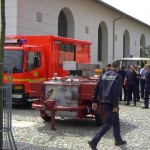 Der Versorgungsstützpunkt mit GW-Vers. und FKH. Der GW-RD im Hintergrund wurde nach Entladen der Zelte als Versorgungsfahrzeug für Nachschubfahrten eingesetzt.