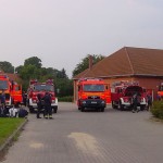 Der Bereitstellungsraum war praktischerweise der Parkplatz eines Supermarkts, so daß sich die Einsatzkräfte noch stärken konnten