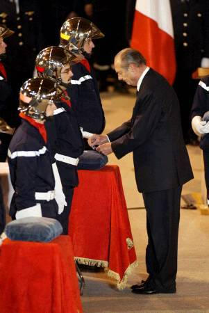 Der Französische Präsident bei der Trauerfeier in Loriol sur Drome.
