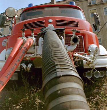 LF 16-TS (BUND) beim Lenzen mit der Vorbaupumpe FP 16/8