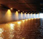 Wasser im Deichtortunnel (Winter-Natur-Hallenbad, nur etwas für harte Kerls...)