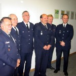 Von links: Uwe Sturr (BERF Bergedorf), Ronald Menz (Wachführer F26), Jens Albers (Jubilar), Bernd Johannsen (Jubilar), Werner Sannmann (DBERF Ost-Süd), Bernd Voigt (Wehrführer-Vertreter FF Bille)