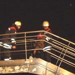 Transport einer von den PA-Trupps geretteten Person auf der Gangway