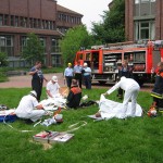 Versorgung der Verletzten an der Verletztensammelstelle<br>© FF Rönneburg