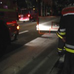 Im Schritttempo wurde die verunreinigte Fahrbahn abgestreut
<BR>© FF Stellingen