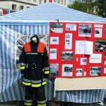 Der Stand der FF Eimsbüttel mit Informationen zum Bau des Feuerwehrhauses im Paciusweg.<br>© Jörg Eckloff<br>