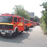 Foto: Stephan Wörmcke - FF-Fuhlsbüttel - Einsatzfahrzeuge warten auf neue Einsätze an der TEL