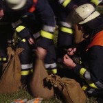 Jeder kommt mal dran wie hier beim Sandsackrödeln.