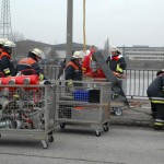Die Groß-Tauchpumpen werden in Gitterboxen zu Wasser gebracht, beachte die Kupplungskaliber !