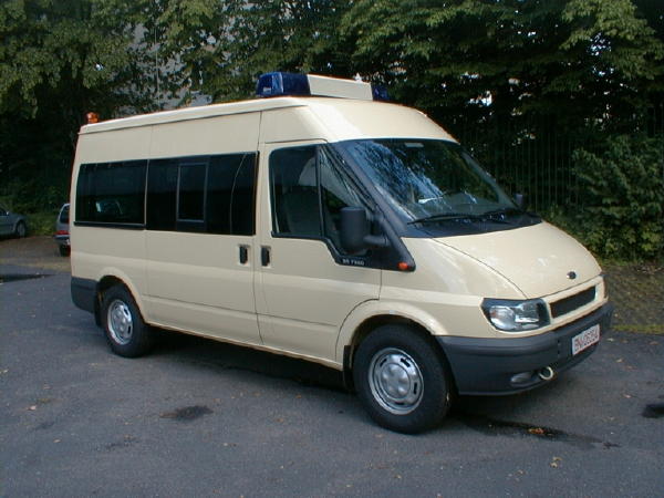 Bt-Kombi auf Ford Transit, langer Radstand m. mittlerem Hochdach, Front