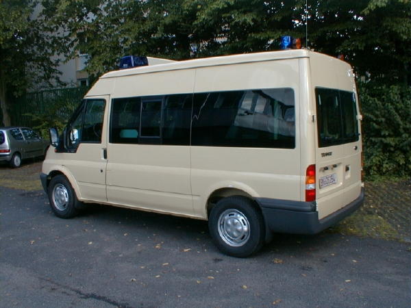 Bt-Kombi auf Ford Transit, langer Radstand m. mittlerem Hochdach, Heck