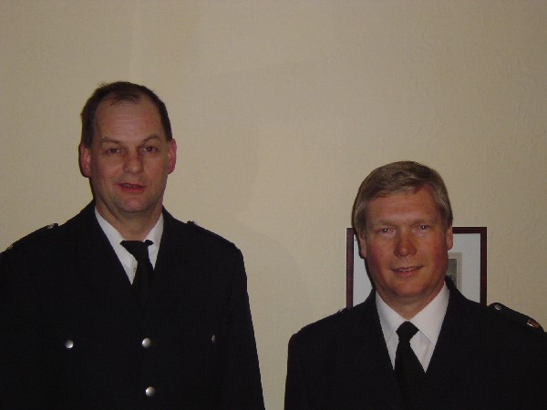 Wehrführer-VertreterThomas Hitscher (links) und Bereichsführer Werner Burmester freuen sich über die Wiederwahl.