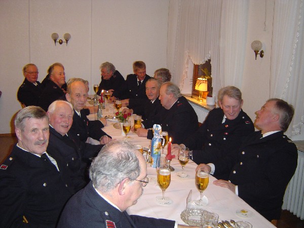 Gute Laune am Tisch der Kameraden aus Kirchwerder-Nord, Curslack und Warwisch.