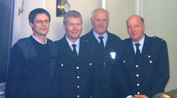 Freuen sich über das Wahlergebnis der Wehrführervertreterwahl: Bernd Rieck, Werner Burmester, Heino Goes und Karl-Heinz Kahl (von links)