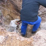 Hier sieht man sehr schön den verbrannten Sand der durch die Hitzeentwicklung entstanden ist.