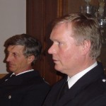 Im Gespräch mit den Vierländer Führungskräften: Landesbereichsführer Hermann Jonas (links) und Direktionsbereichsführer Vertreter Ost-Süd Werner Burmester.