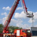 In Arbeitsstellung auf dem Gelände der Landesfeuerwehrschule