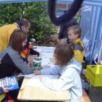 Kinder beim Malwettbewerb.  Foto: Schmidt