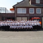 Aus jedem Vierländer Grundausbildungsjahrgang seit 1992 war mindestens ein Teilnehmer auf dem Gruppenbild mit den Bereichsausbildern Vierlande zu sehen.