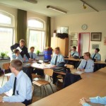 Als erstes müssen die Teilnehmer Fragen zu den Themen Brandschutz, technische Hilfeleistung und Erste Hilfe beantworten.