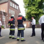 Der Praxisteil beginnt. Einweisung der Teilnehmer für den Prüfungsteil Brandschutz.