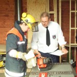 Für den Part der technischen Hilfe, mussten die Teilnehmer den fachgerechten Umgang mit der Kettensäge unter Beweis stellen.