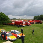 Aufstellungsplatz für die Einsatzfahrzeuge auf dem Segelflugplatz in Güstrow.