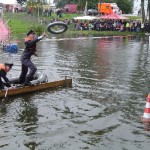 Der Frontmann des Altengammer Boots trifft gleich beim ersten Wurf.