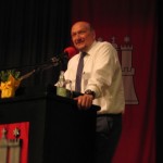 Der THW-HH-Vorsitzende bedankt sich für 10 Jahre gute Zusammenarbeit (©Björn Wendt)