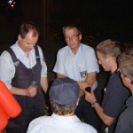 Fachleute zum Thema Motorsägen unter sich und beeindruckt.