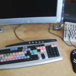 Der neue Schnittplatz der Arbeitsgruppe Medien und Kommunikation (M&K), ein P4 mit 3,2 GHz Prozessor, Matrox RT.X100 Xtreme Pro. Gesponsert wurde das Gesamtsystem von der Hamburger Feuerkasse