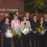 Gruppenbild mit Damen: 106 Jahre Engagement in der Freiwilligen Feuerwehr Curslack.