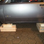 So gesichert kann der Wagen sich nicht mehr bewegen.