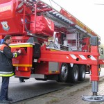 Dies ist die Arbeitsposition des TMF. Das komplette Fahrzeug ist durch die vier Hydraulikzylinder angehoben worden.