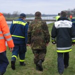 Organisationsübergreifendes Arbeiten am Deich (Foto: B.Wendt)