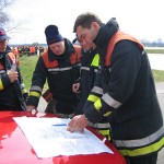 Besprechung über alternative Anfahrtswege (Foto: T.Schwarz)