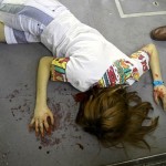 bewußlose verletzte Person im Zug