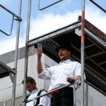 Der Polier zitiert feierlich den Richtspruch