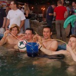 Die Veranstalter beim Planschen