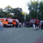 Fahrzeuge der FF Hamburg und des DLRG Bezirk Harburg.