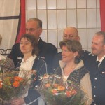 Die drei Jubilare mit ihren Ehefrauen; jede erhielt einen Blumenstrauß aus der Hand des LBF