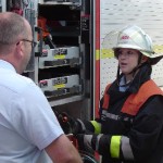 Ups! Gerd Rüter befragt Rebecca Hoppe bei der Prüfung in der technischen Hilfeleistung.