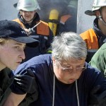 Eine Gerettete mit einer Rauchgas - Inhalation