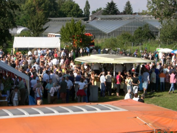 Hunderte Gäste verfolgten das Spektakel am Hohendeicher See ©L. Rieck