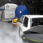 Ein Gefahrgutlaster war auf einen vollbestzten Reisebus aufgefahren