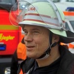 Der ärztliche Leiter Rettungsdienst der Feuerwehr Hamburg, Dr. Stefan Kappus, seine Aufgabe: die fachgerechte Bewertung der Übung