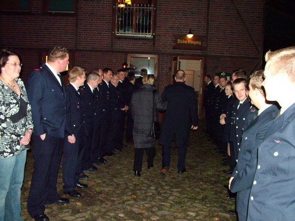 Auch die übrigen Kameraden hatten die beiden bereits erwartet.